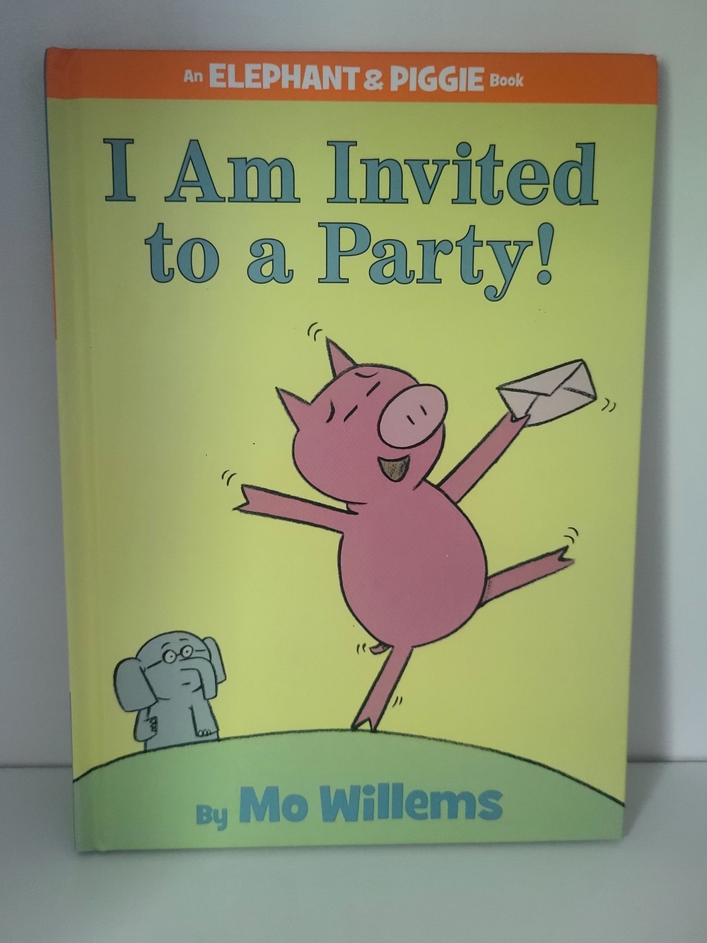 I Am Invited to a Party! - Mo Willems - Hardcover